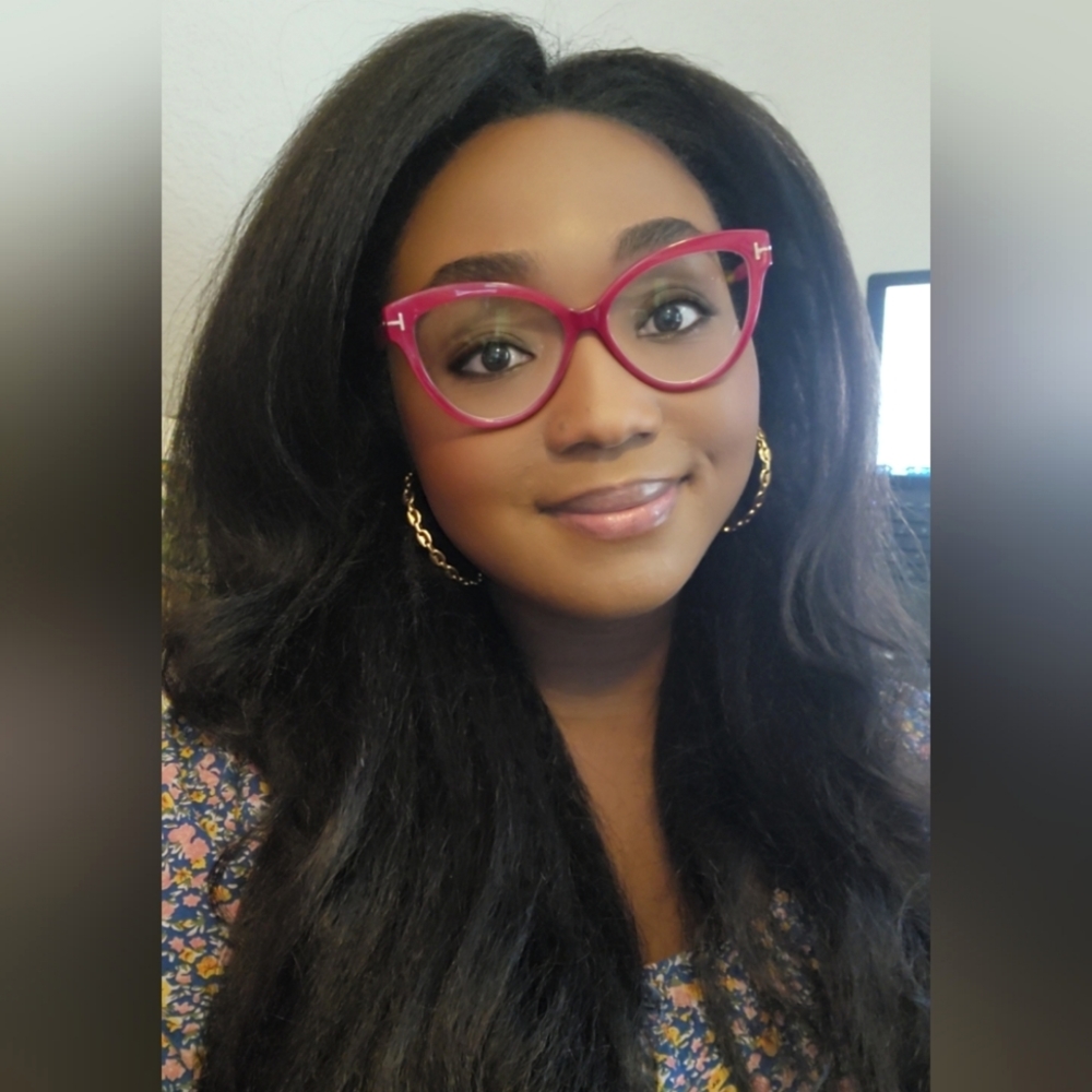 Meet your Posher, Akua